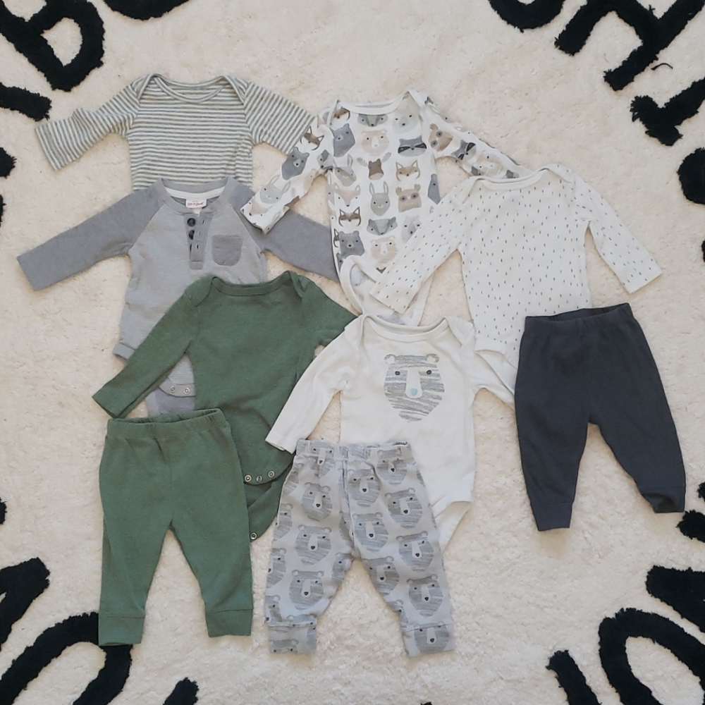 Six 0-3 month long sleeve onesies and 3 pants! 💜